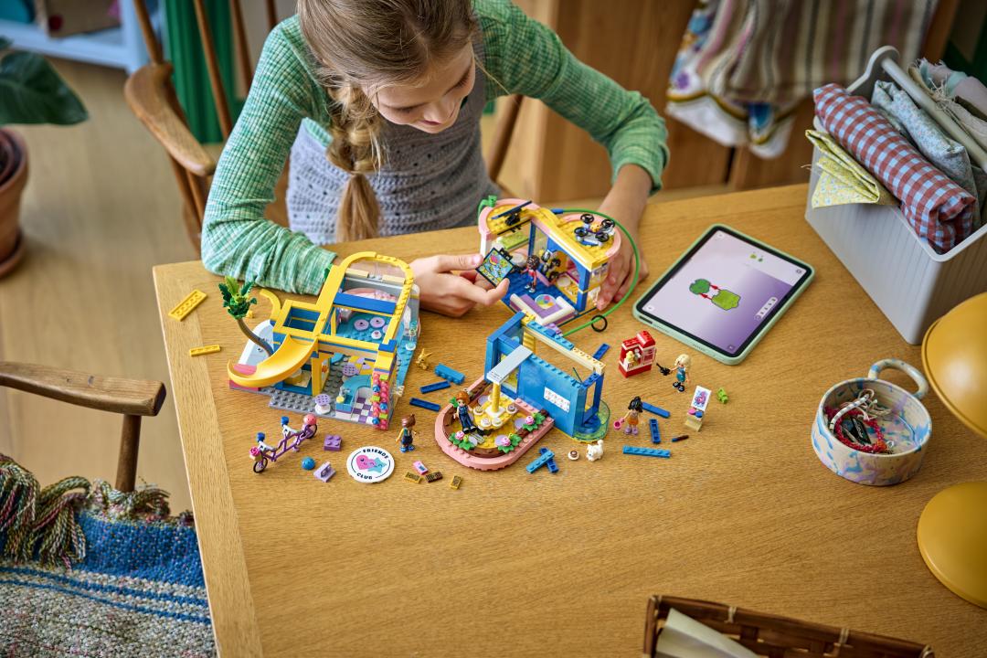 LEGO Friends Heartlake City Friends Club House | 42689