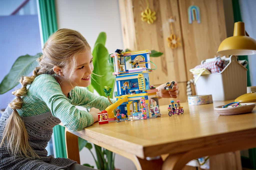 LEGO Friends Heartlake City Friends Club House | 42689