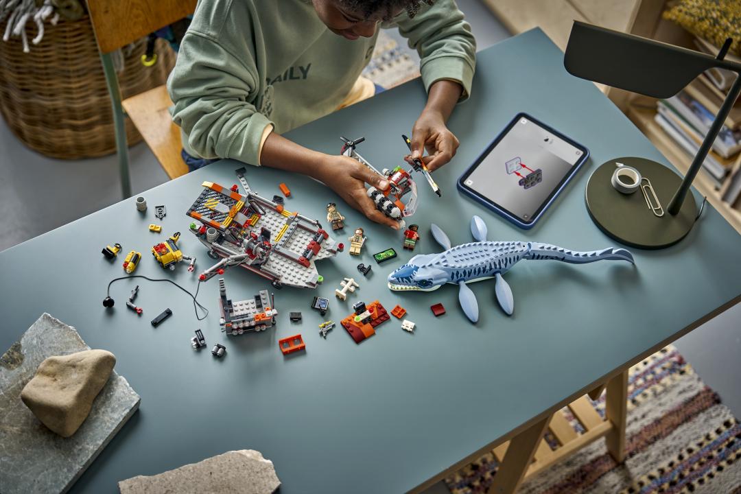 LEGO Jurassic World Mosasaurus Dinosaur Boat Attack | 77983