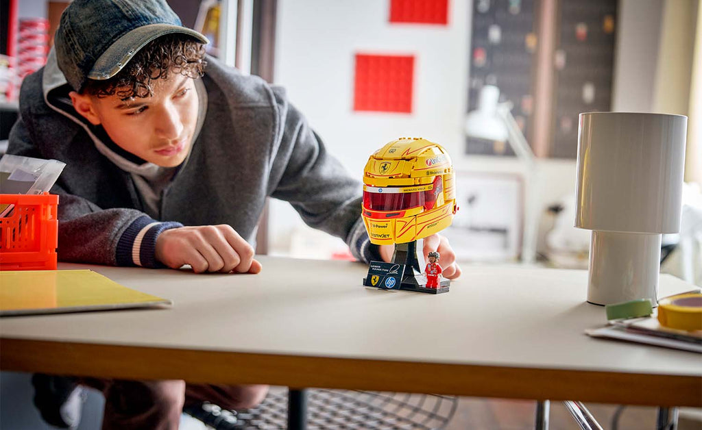 LEGO Editions Scuderia Ferrari HP Lewis Hamilton Helmet | 43022