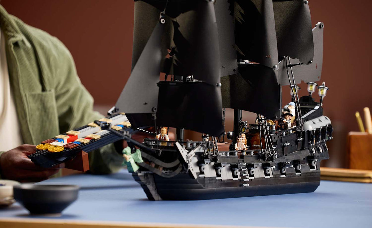 LEGO Icons Captain Jack Sparrow's Pirate Ship | 10365