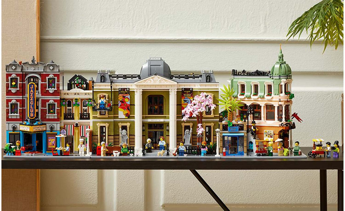 LEGO Icons Natural History Museum | 10326