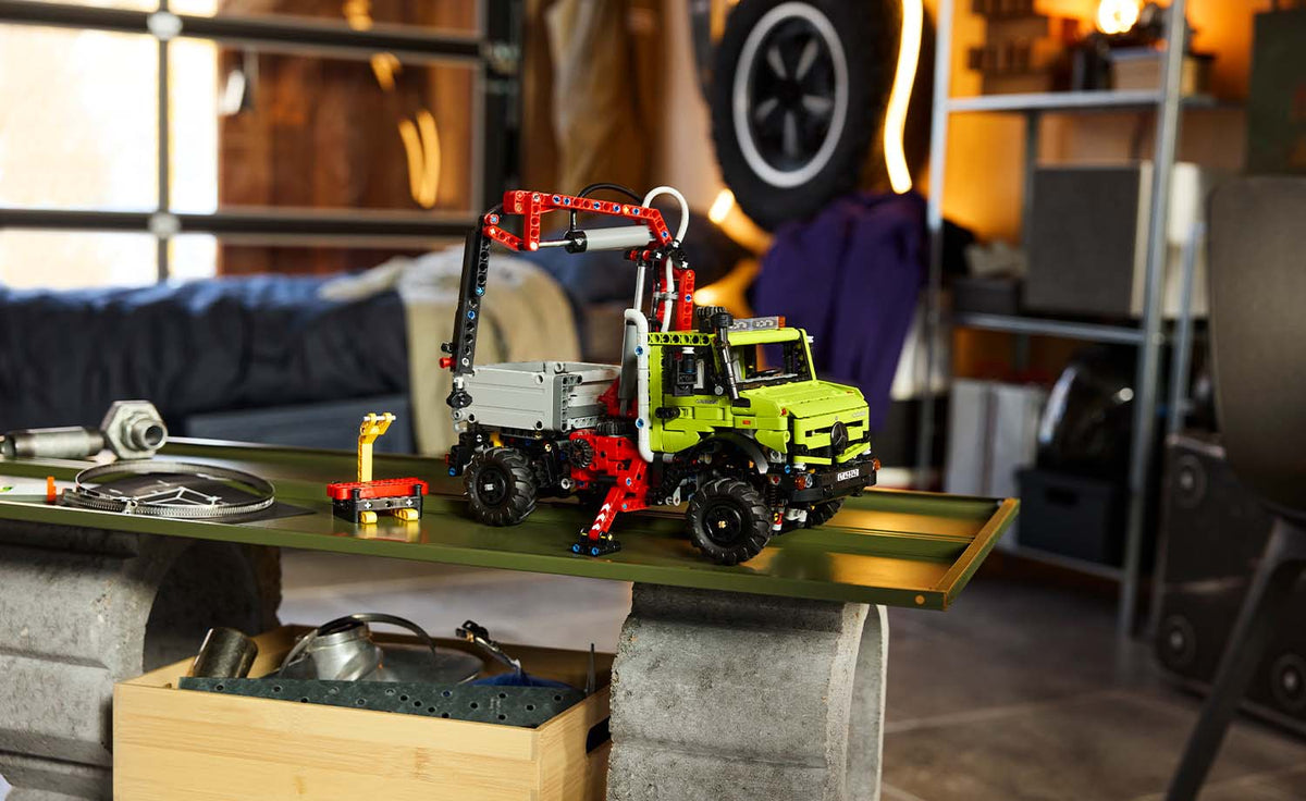 LEGO Technic Mercedes-Benz Unimog U 5023 with Crane | 42242