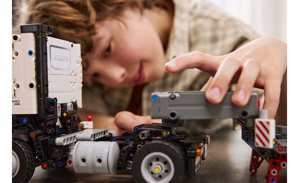 LEGO Technic Volvo FMX Truck & EC230 Electric Excavator | 42175