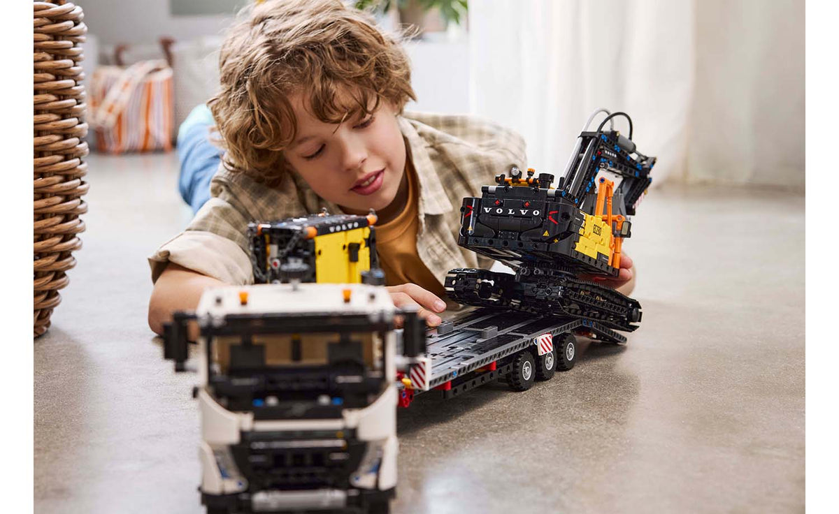 LEGO Technic Volvo FMX Truck & EC230 Electric Excavator | 42175